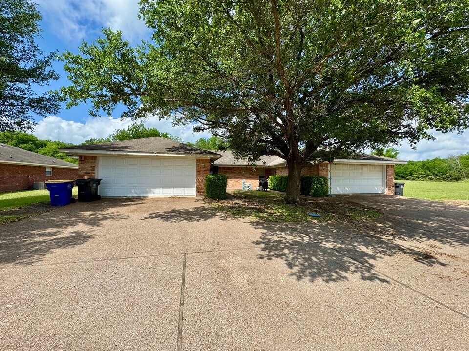 804 Old Lorena Rd in Lorena, TX - Building Photo