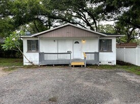 4843 Haines Rd N in St. Petersburg, FL - Building Photo