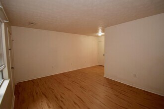 129 W Vail Ct in Madison Heights, VA - Building Photo - Building Photo