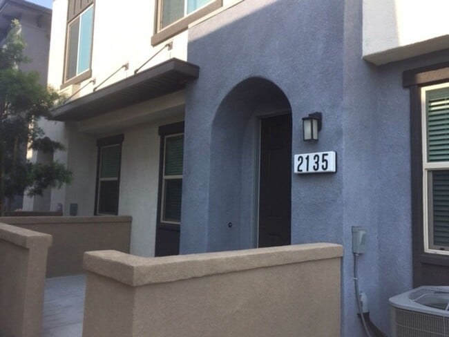 2135 Solara Ln in Vista, CA - Building Photo - Building Photo