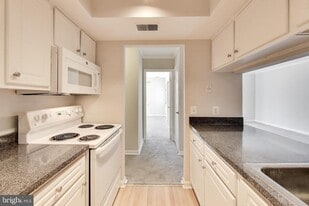 8205 Whispering Oaks Way in Gaithersburg, MD - Building Photo