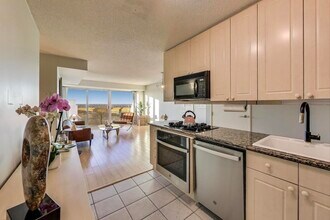 1720 Maple Ave in Evanston, IL - Foto de edificio - Building Photo