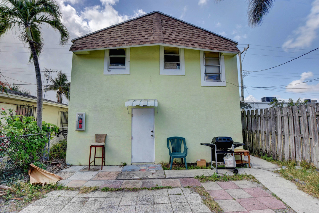 419 S J St in Lake Worth, FL - Foto de edificio