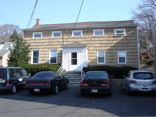 750 Commerce St in Thornwood, NY - Foto de edificio - Building Photo