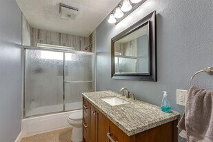 9621 Rustown Dr in Dallas, TX - Building Photo