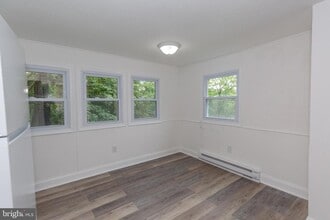 30 Laurel Hill Ln in Berkeley Springs, WV - Foto de edificio - Building Photo