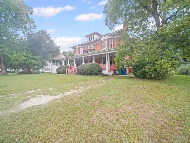 321 E Main St in Morven, NC - Building Photo - Building Photo