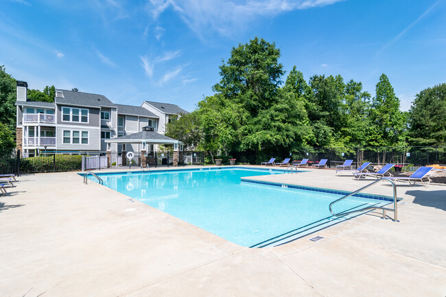 2200 Big Creek Apartments in Roswell, GA - Foto de edificio - Building Photo