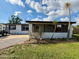 2695 Kefauver St in Melbourne, FL - Building Photo