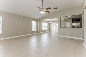 5007 Jeweled Cone Pl in Apollo Beach, FL - Building Photo - Building Photo