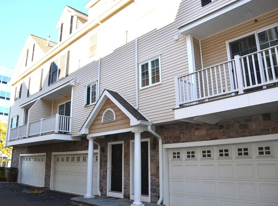 1707 Summer St in Stamford, CT - Building Photo