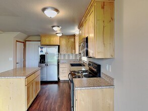 2522 Char Cir NW in Salem, OR - Foto de edificio - Building Photo