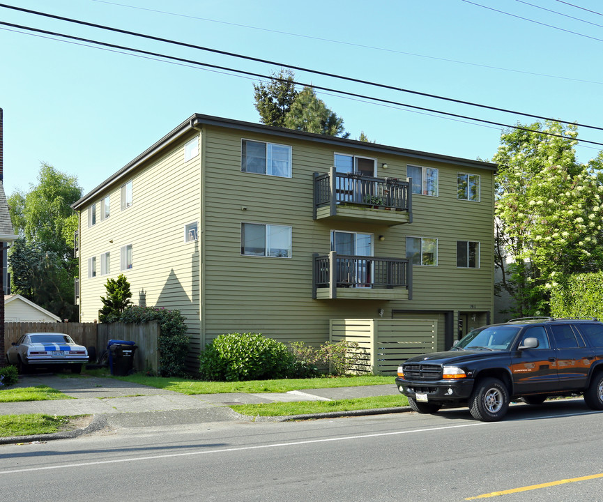 Ballard 6-Unit Apartment Building in Seattle, WA - Building Photo