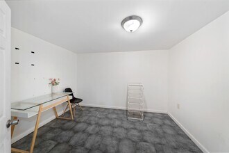 294 Ege Ave in Jersey City, NJ - Building Photo - Building Photo