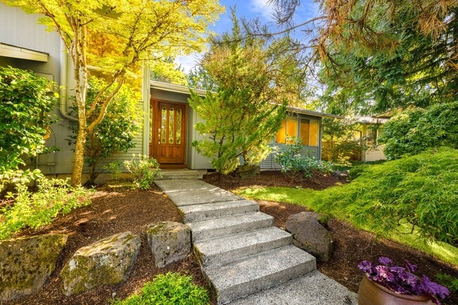 15609 NE 53rd St in Redmond, WA - Building Photo - Building Photo