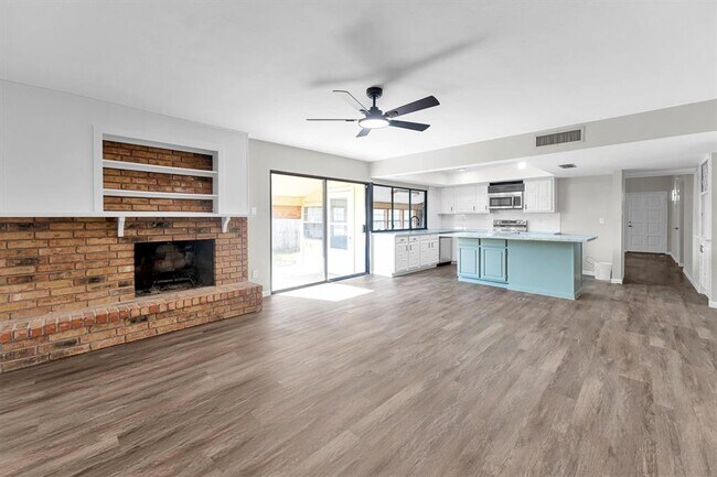 18330 Navajo Trail Dr in Spring, TX - Building Photo - Building Photo
