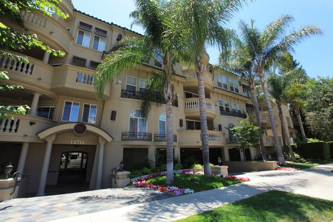 Moorpark Apartments in Studio City, CA - Building Photo - Building Photo