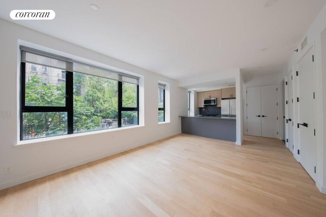 130 Diamond St in Brooklyn, NY - Foto de edificio