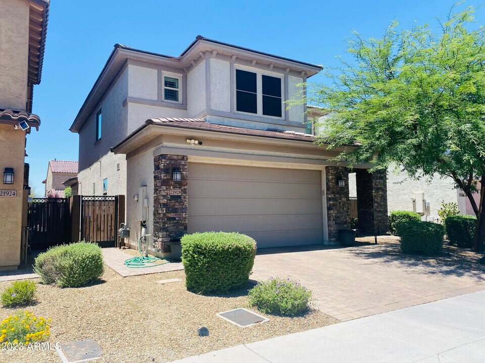 21928 N 33rd Pl in Phoenix, AZ - Building Photo