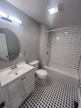 38 Crescent Ave, Unit 1 in Boston, MA - Foto de edificio - Building Photo