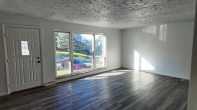 2660 Sandhurst Dr in Cincinnati, OH - Foto de edificio - Building Photo