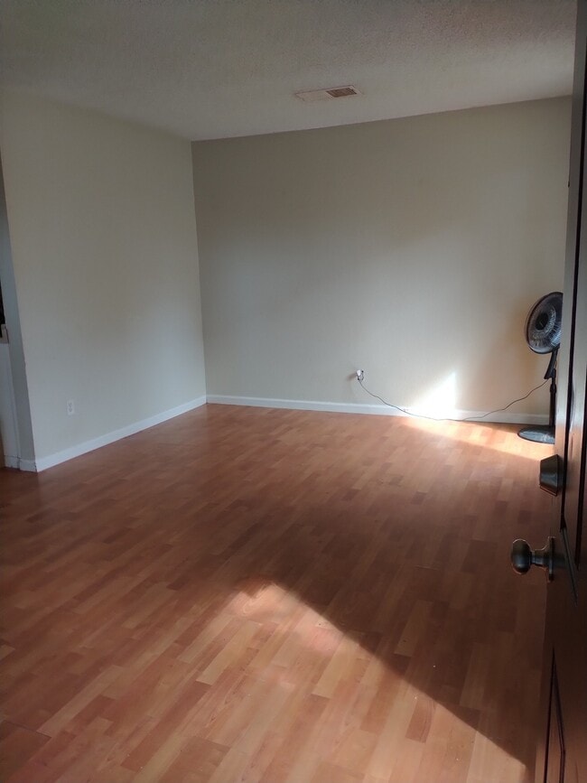 195 Del Sur Ct, Unit 195