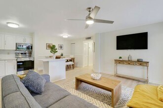 1107 Duncan Cir in Palm Beach Gardens, FL - Building Photo - Building Photo