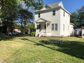 1507 W 5th St in Chico, CA - Building Photo