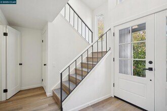 119 Cypress Point Way in Moraga, CA - Building Photo - Building Photo