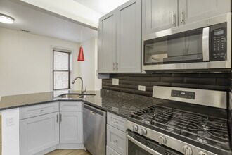 1630 W Gregory St in Chicago, IL - Building Photo - Building Photo