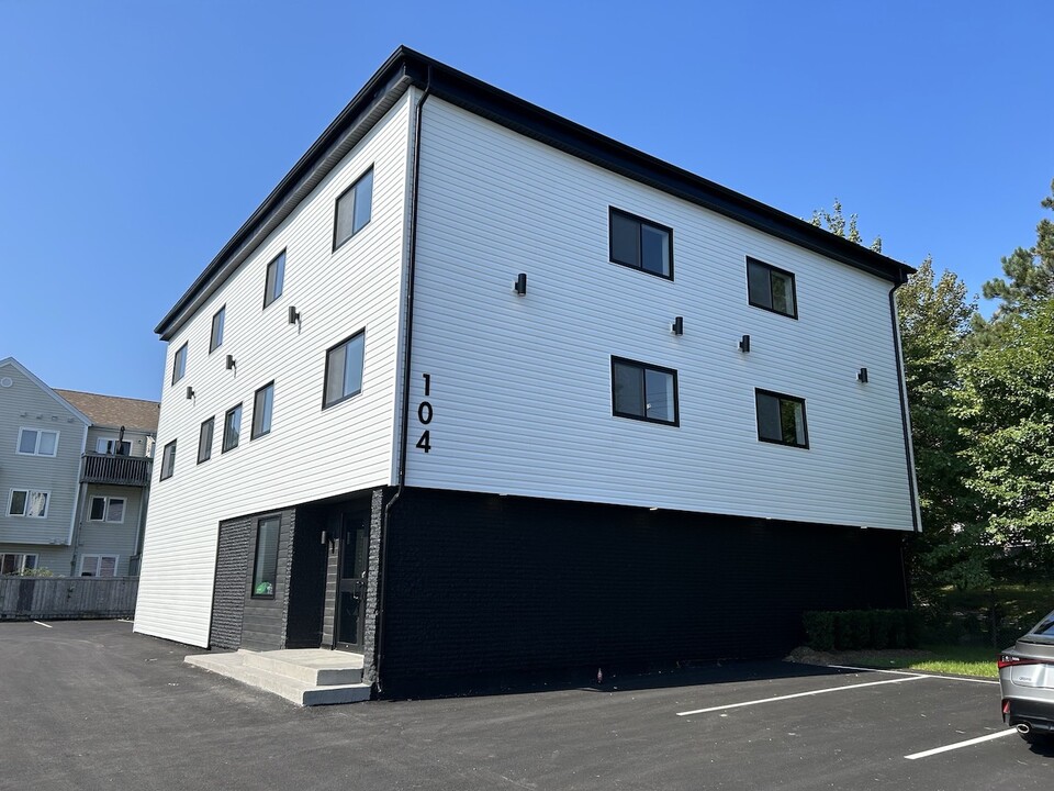 104 Pinecrest Dr in Dartmouth, NS - Building Photo
