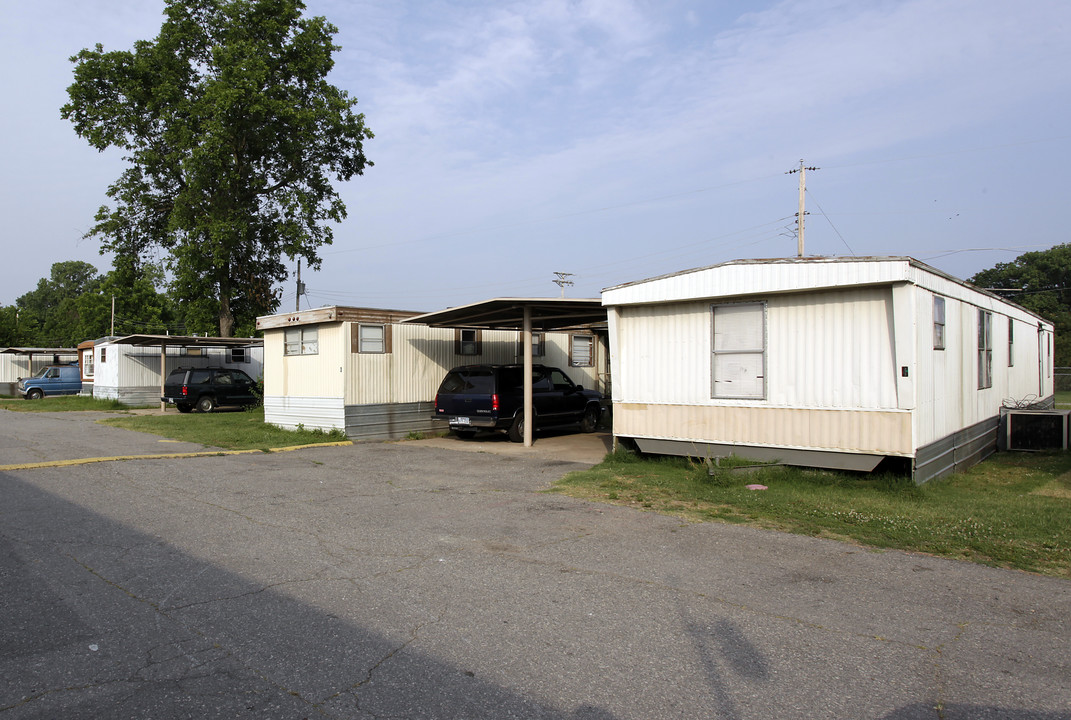 7900 Us-165 Hwy in North Little Rock, AR - Building Photo