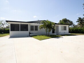 887 W Perry St in Lantana, FL - Building Photo - Building Photo
