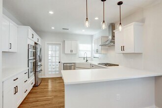 1025 Adele St in Houston, TX - Building Photo - Building Photo