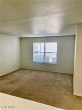 1150 N Buffalo Dr in Las Vegas, NV - Building Photo - Building Photo