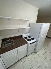 126 Alton Ave in Charlotte, TX - Building Photo - Building Photo