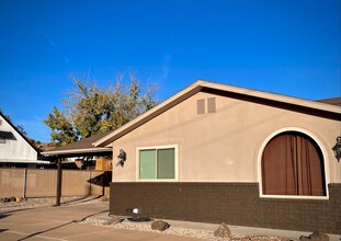 1010 N 1800 E in Saint George, UT - Foto de edificio - Building Photo