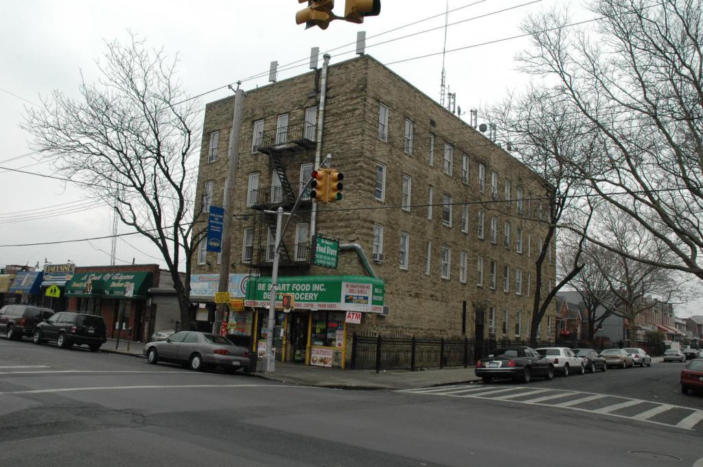 803 E 49th St in Brooklyn, NY - Foto de edificio