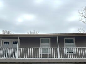 309 S 3rd St in Highlands, TX - Building Photo