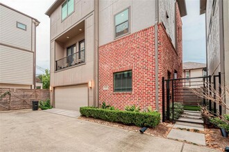 2418 Langston St in Houston, TX - Foto de edificio - Building Photo