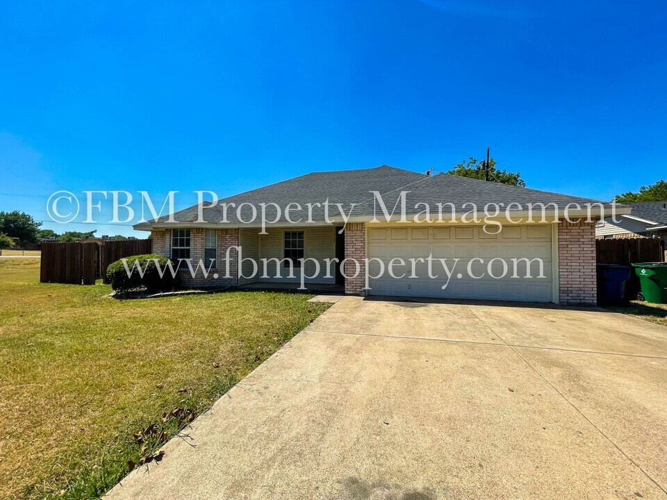 107 Myrtle Ave in Waxahachie, TX - Building Photo