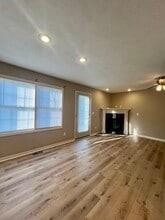 1112 Ekstam Dr in Bloomington, IL - Building Photo - Building Photo