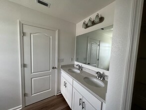 32186 Pond Apple Bnd in San Antonio, FL - Foto de edificio - Building Photo