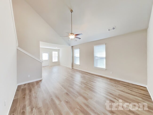 3025 Commonwealth Dr in Spring Hill, TN - Building Photo - Building Photo