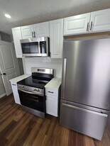 1025-1027-1027 S James Rd in Columbus, OH - Building Photo