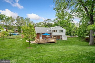 1063 Carper St in McLean, VA - Building Photo - Building Photo