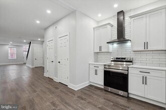 2358 E York St in Philadelphia, PA - Building Photo - Building Photo