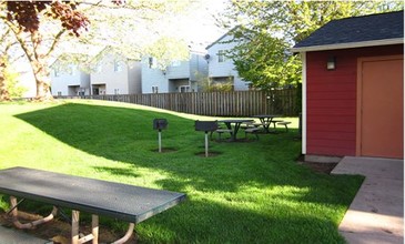 Elm Park Apartments in Forest Grove, OR - Building Photo - Building Photo