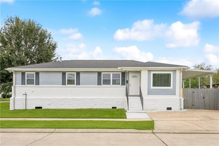 3577 W Louisiana State Dr in Kenner, LA - Foto de edificio