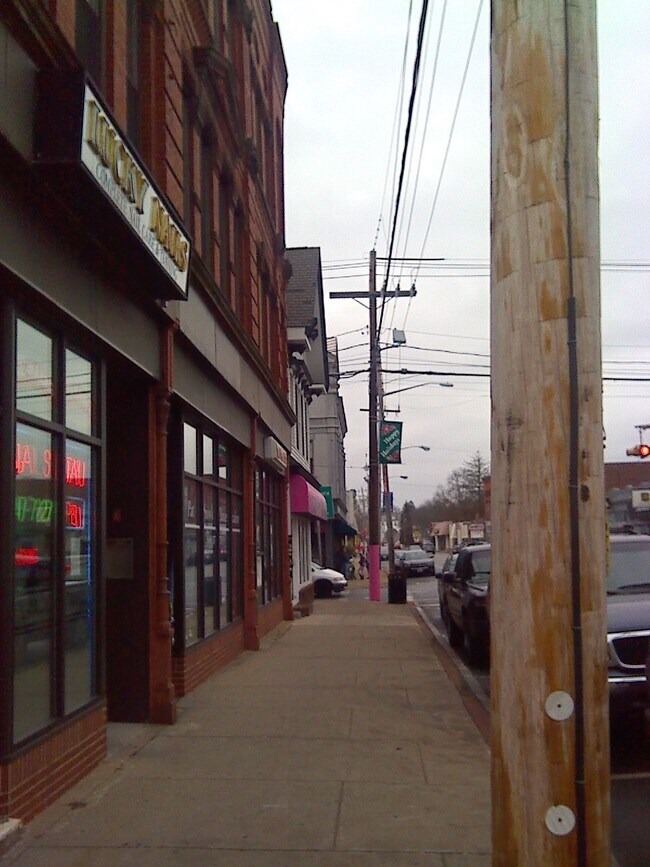 554 Washington St Apartments and Nearby Whitman Apartments For Rent